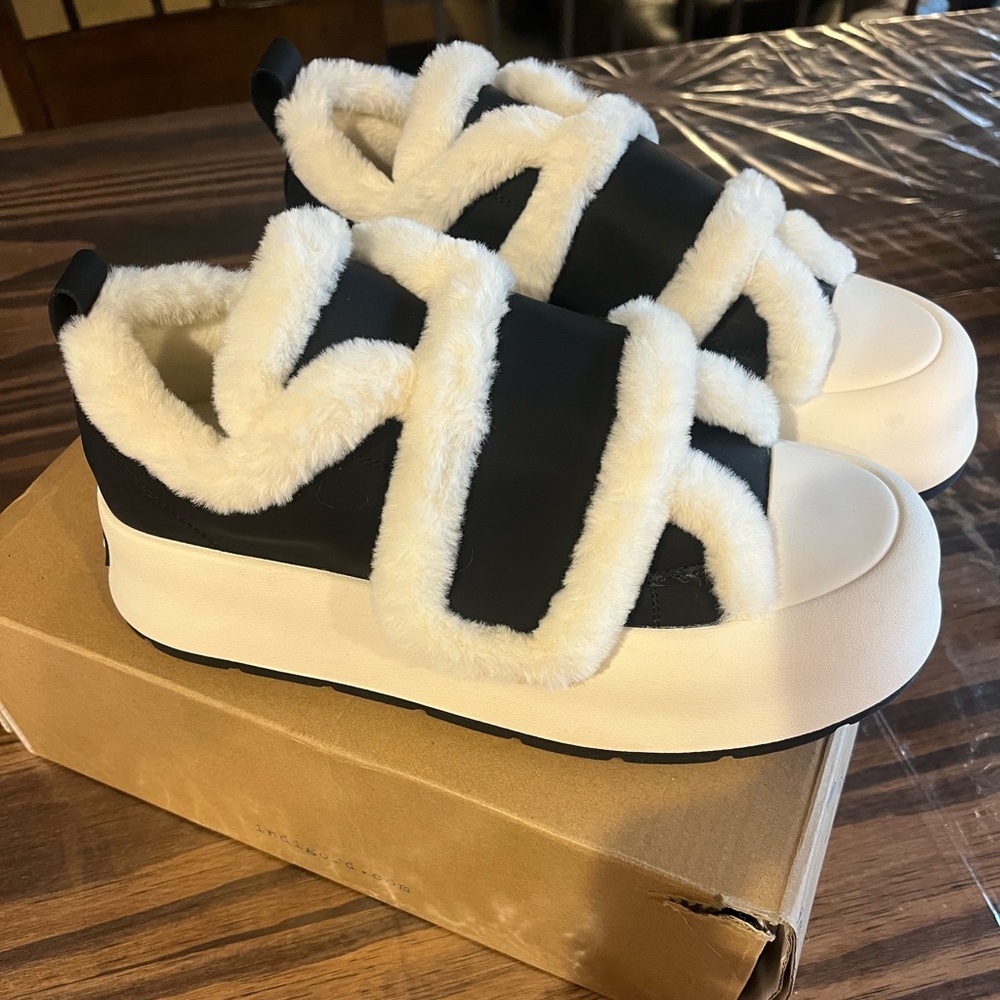 NEW never worn Lonza black & white shearling sneakers